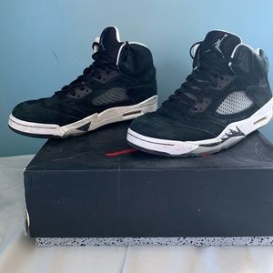 Jordan Retro V Oreo’s size 11.5